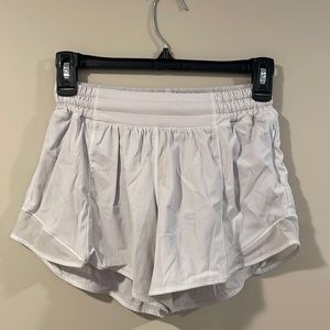 Lululemon gotta hot high rise short 2.5”